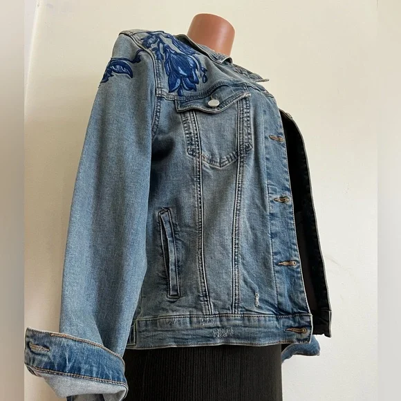 BLANK NYC embroidered jean jacket - Picture 6 of 14